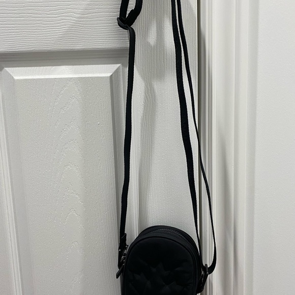 Lululemon Team Canada 22 Future Legacy Crossbody Bag Black - Picture 4 of 6